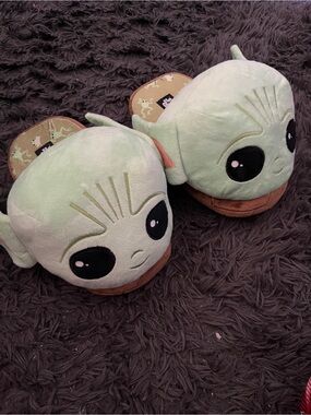 Star Wars Grogu Baby Yoda Plush Slippers Unisex Adult Size Large 11/12